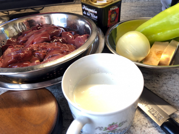 Kuracia pečeň na paprikách (fotorecept) - obrázok 1