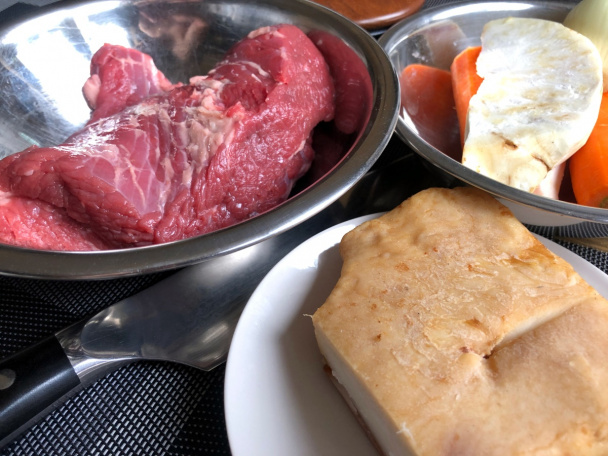 Hovädzie trhané s cibuľovo-horčicovou omáčkou (fotorecept) - obrázok 1