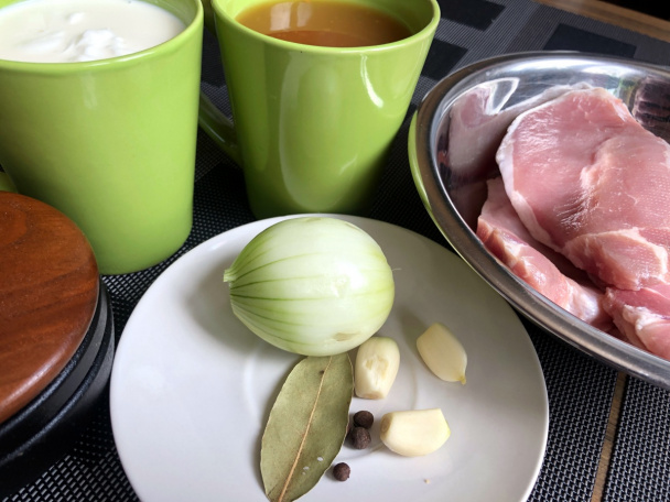 Bravčové plátky v smotanovo-paprikovej omáčke (fotorecept) - obrázok 1