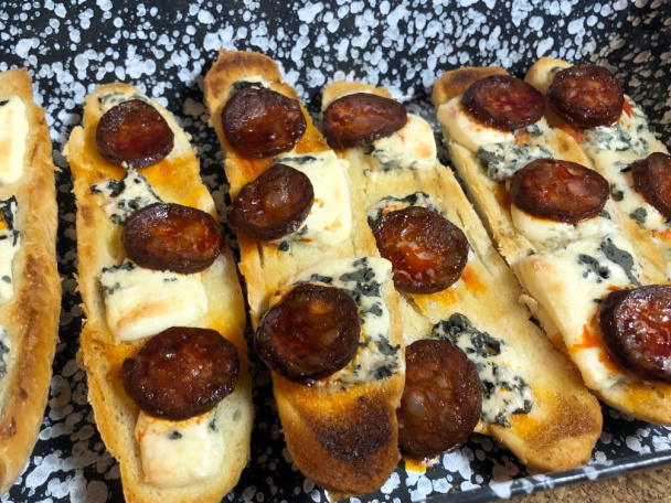 Zapekané rožky s Nivou a klobáskou (fotorecept) - obrázok 2