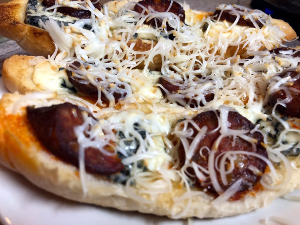 Zapekané rožky s Nivou a klobáskou (fotorecept) - obrázok 3