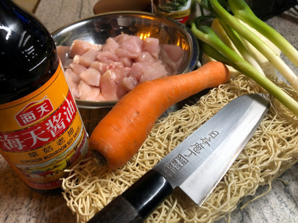 Opekané čínske rezance s kuracím mäsom (fotorecept) - obrázok 1