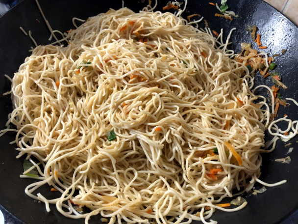 Opekané čínske rezance s kuracím mäsom (fotorecept) - obrázok 8