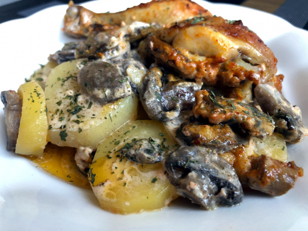 Kuracie stehná pečené na zemiakoch a šampiňónoch (fotorecept) - obrázok 6