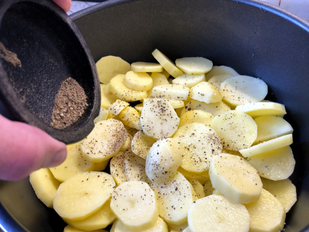 Marinované kuracie stehná pečené na zemiakoch - recept pre remosku (fotorecept) - obrázok 4