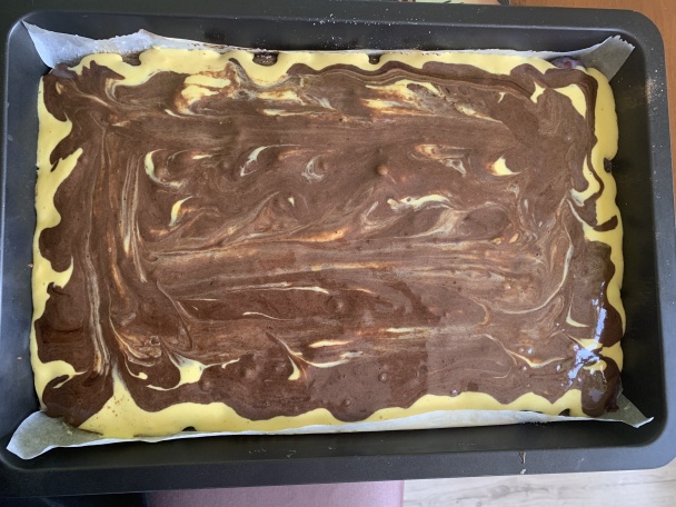 Obrátený slivkový koláč s vanilkovo-rumovým krémom (fotorecept) - obrázok 3