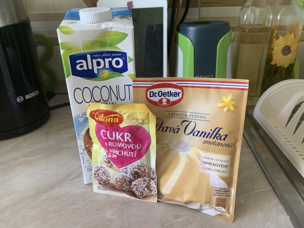 Obrátený slivkový koláč s vanilkovo-rumovým krémom (fotorecept) - obrázok 4