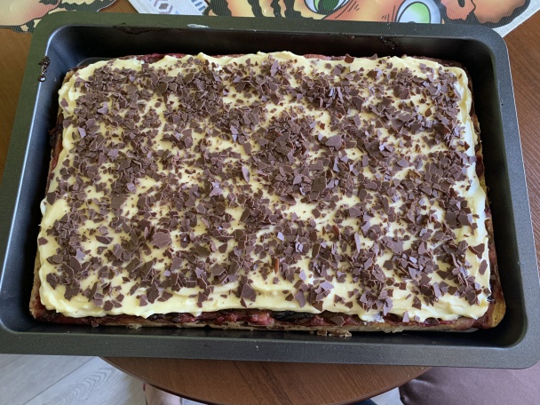 Obrátený slivkový koláč s vanilkovo-rumovým krémom (fotorecept) - obrázok 6