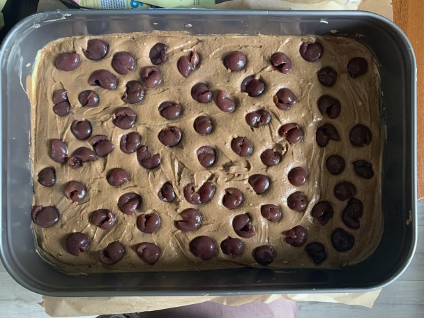 Čerešňový koláč s extra karamelovým krémom (fotorecept) - obrázok 2