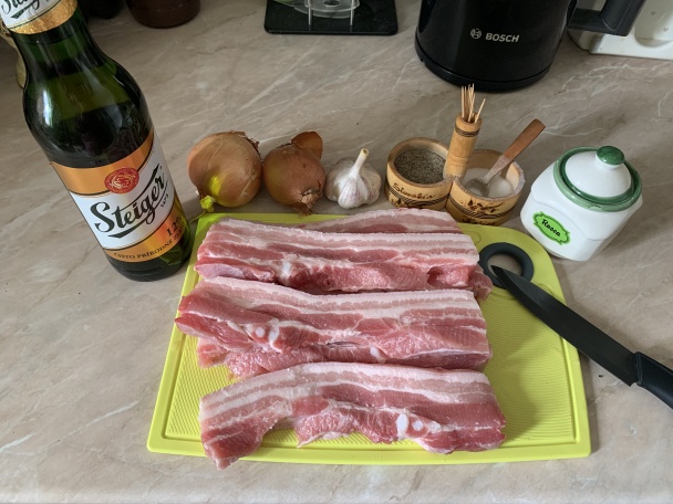Bravčové výpečky na pive s chlpatými knedličkami (fotorecept) - obrázok 1