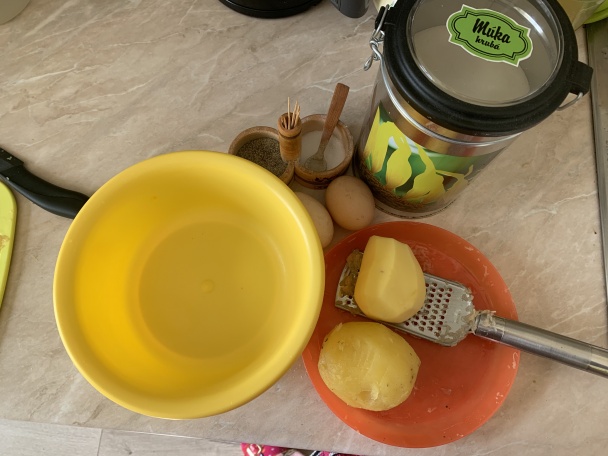 Bravčové výpečky na pive s chlpatými knedličkami (fotorecept) - obrázok 4