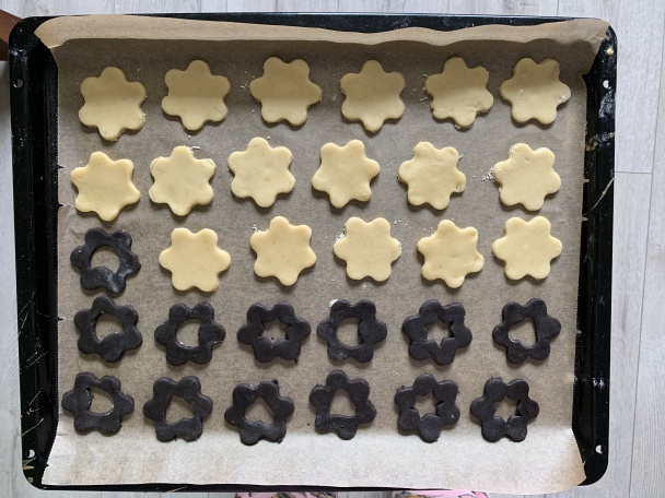 Linecké koláčiky s čiernym kakaom (fotorecept) - obrázok 4