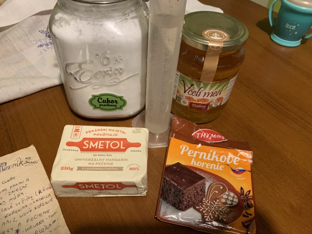 Zasnežený medovníkový stromček (fotorecept) - obrázok 1