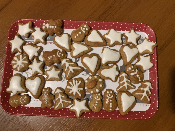 Zasnežený medovníkový stromček (fotorecept) - obrázok 8