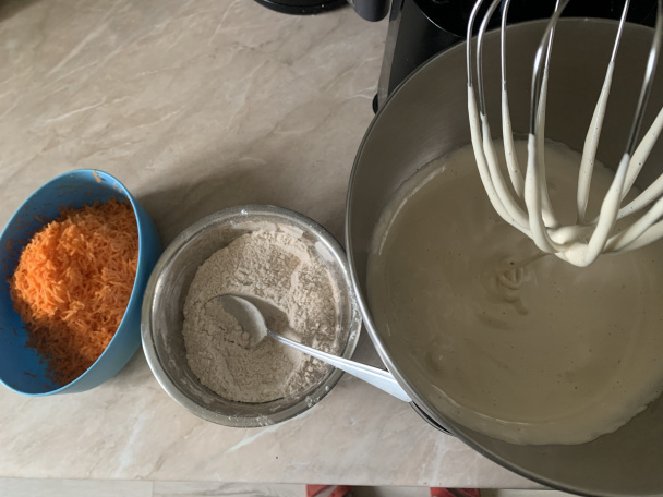 Mrkvová roláda s jemným karamelovým krémom (fotorecept) - obrázok 1