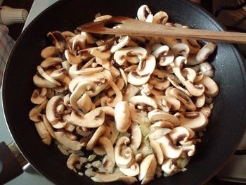 Zapečené zemiaky plnené šampiňónmi preliate šafránovo-kokosovou omáčkou (fotorecept) - obrázok 4