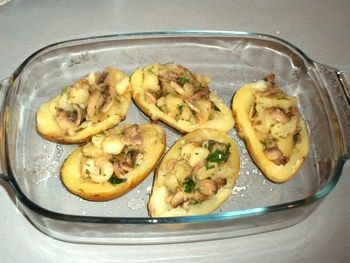 Zapečené zemiaky plnené šampiňónmi preliate šafránovo-kokosovou omáčkou (fotorecept) - obrázok 7