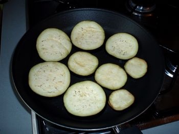 Prekladané zemiaky s baklažánom a paradajkami (fotorecept) - obrázok 3