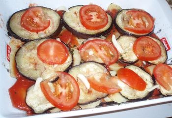 Prekladané zemiaky s baklažánom a paradajkami (fotorecept) - obrázok 6