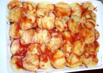 Prekladané zemiaky s baklažánom a paradajkami (fotorecept) - obrázok 7