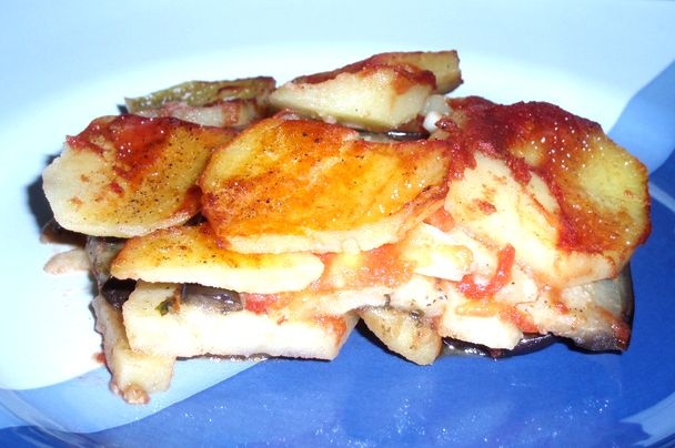 Prekladané zemiaky s baklažánom a paradajkami (fotorecept) - obrázok 9