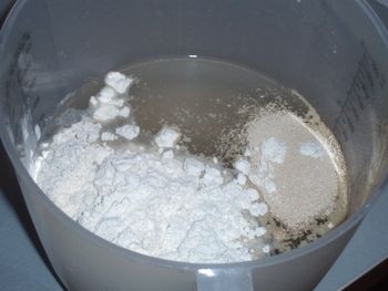 Rozmarínová chlebová pizza s cibuľou a zemiakmi (fotorecept) - obrázok 1