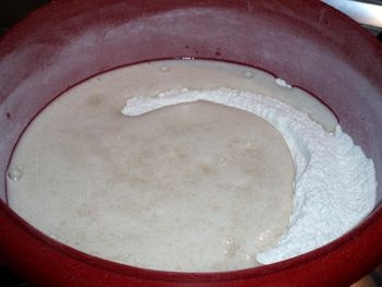 Rozmarínová chlebová pizza s cibuľou a zemiakmi (fotorecept) - obrázok 3