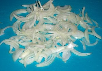 Rozmarínová chlebová pizza s cibuľou a zemiakmi (fotorecept) - obrázok 6