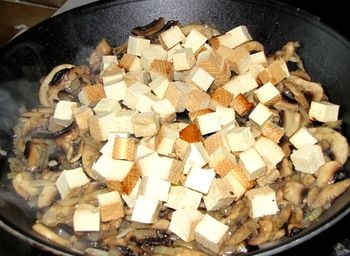 Krémové rizoto so šampiňónmi, údeným tofu a kokosovým mliekom (fotorecept) - obrázok 4