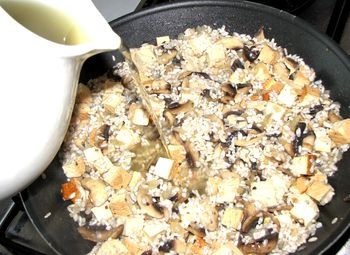 Krémové rizoto so šampiňónmi, údeným tofu a kokosovým mliekom (fotorecept) - obrázok 7