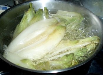 Čakanka s cibuľkou a cesnakom zapekaná so zemiakovou kašou (fotorecept) - obrázok 1