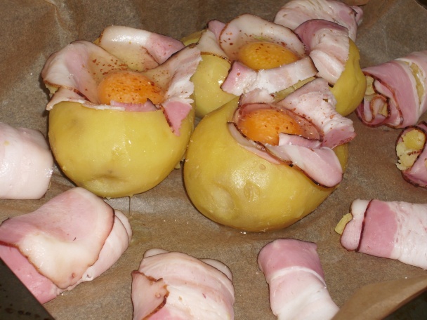 Zapečené slaninové zemiaky s vaječným okom (fotorecept) - obrázok 1