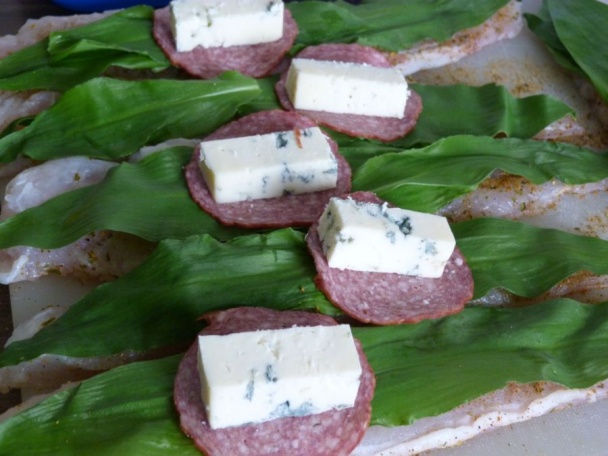 Rybie filety so salámou, medvedím cesnakom a nivou (fotorecept) - obrázok 1