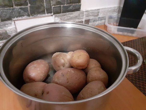 Vyprážané bravčové rezne s cibuľovými zemiakmi (fotorecept) - obrázok 1