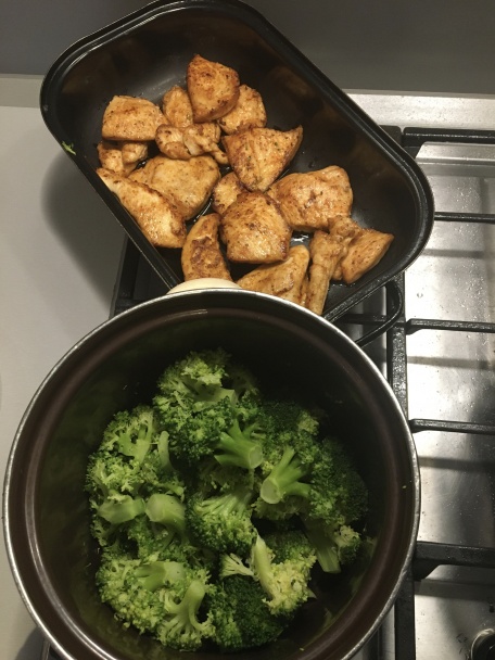 Zapekané kuracie prsia so syrovou omáčkou a s brokolicou (fotorecept) - obrázok 3