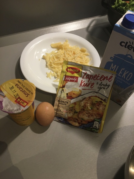Zapekané kuracie prsia so syrovou omáčkou a s brokolicou (fotorecept) - obrázok 4