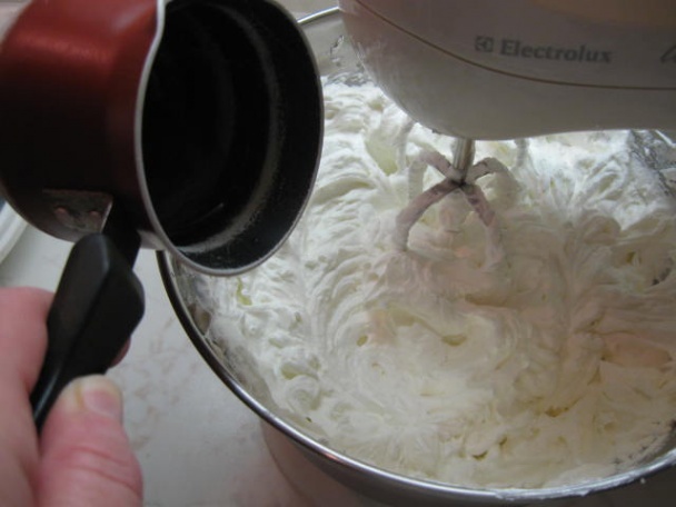 Cheesecake s tmavou a bielou čokoladou (fotorecept) - obrázok 8