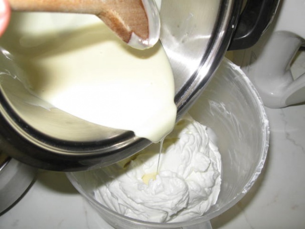 Cheesecake s tmavou a bielou čokoladou (fotorecept) - obrázok 9