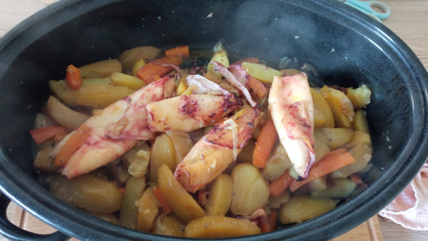 Kalamáre so zemiakmi pečené v rúre (fotorecept)  - obrázok 2