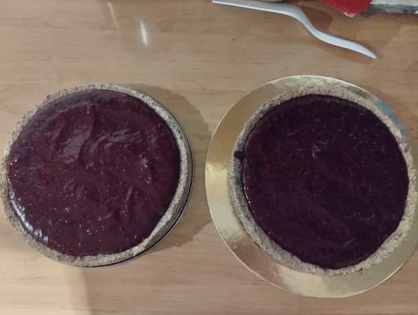 Maková torta s lesným ovocím a vanilkovým krémom (fotorecept) - obrázok 4