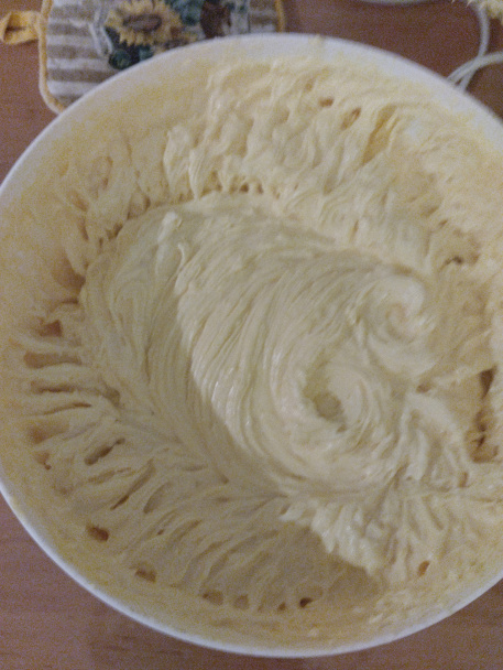 Maková torta s lesným ovocím a vanilkovým krémom (fotorecept) - obrázok 5