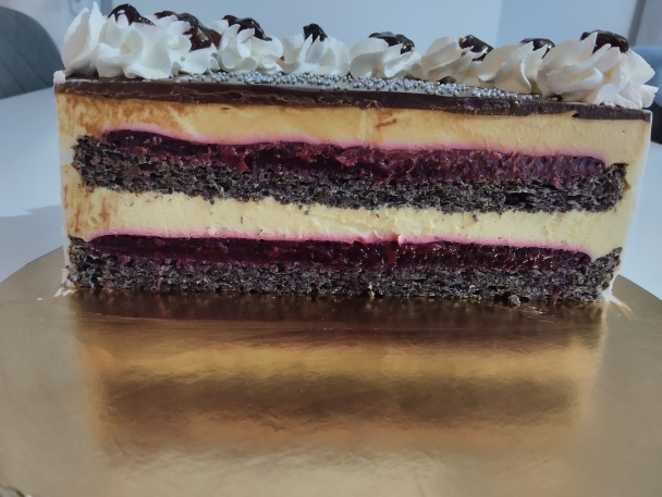 Maková torta s lesným ovocím a vanilkovým krémom (fotorecept) - obrázok 8