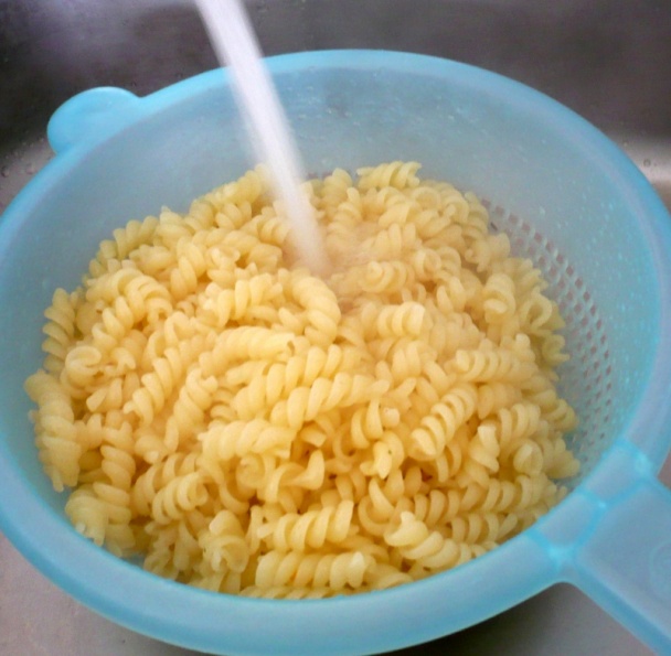 Cestovinový šalát s tuniakom (fotorecept) - obrázok 2