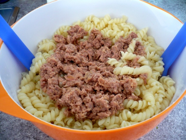 Cestovinový šalát s tuniakom (fotorecept) - obrázok 3