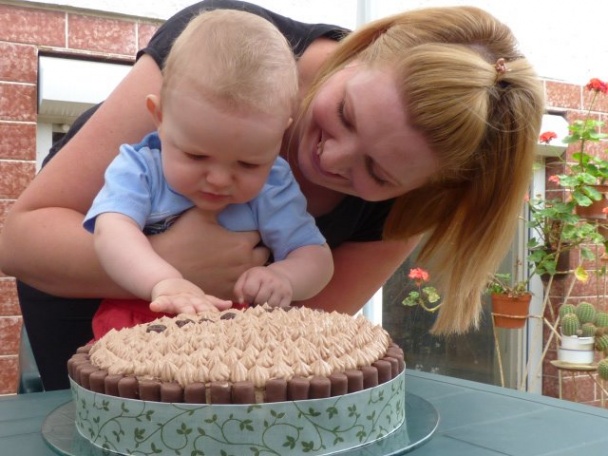 Orechová torta s čokoládovo-kávovým krémom - obrázok 1