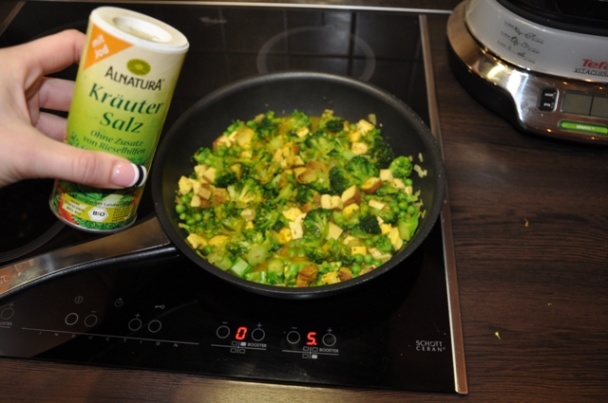 Brokolica a tofu s hráškom (fotorecept) - obrázok 2