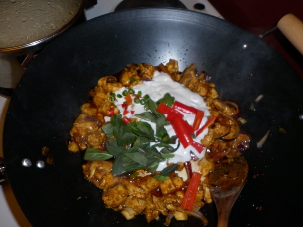 Panaeng Kai - kuracie mäso v červenom karí (fotorecept) - obrázok 7