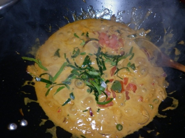 Panaeng Kai - kuracie mäso v červenom karí (fotorecept) - obrázok 8