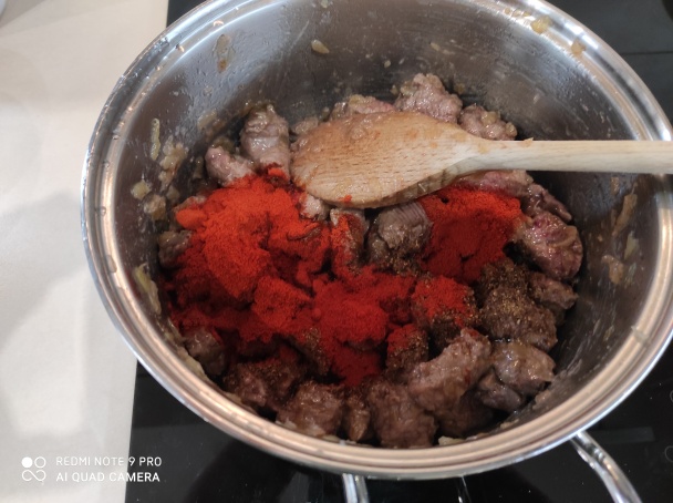 Hovädzí guláš (fotorecept) - obrázok 5