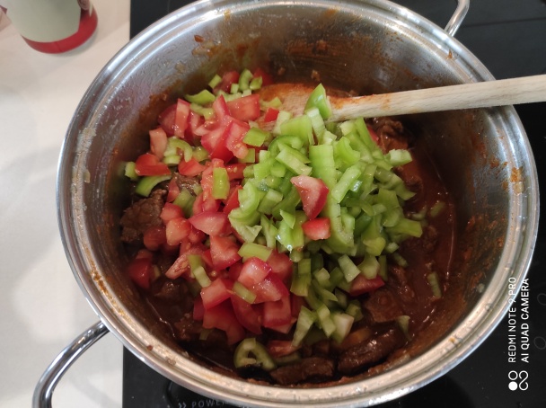 Hovädzí guláš (fotorecept) - obrázok 6